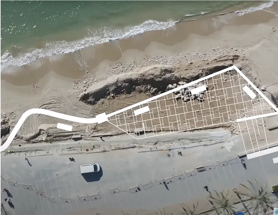 Cafafell's beach with renatured beachfront areas drawed