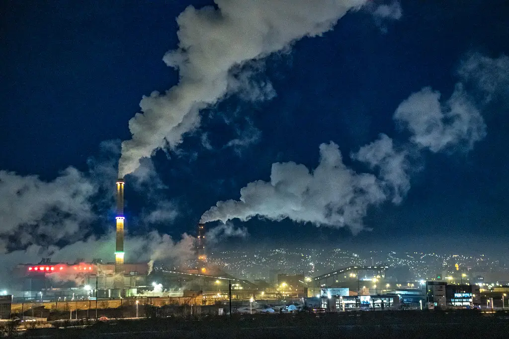 Factory emitting carbon emissions